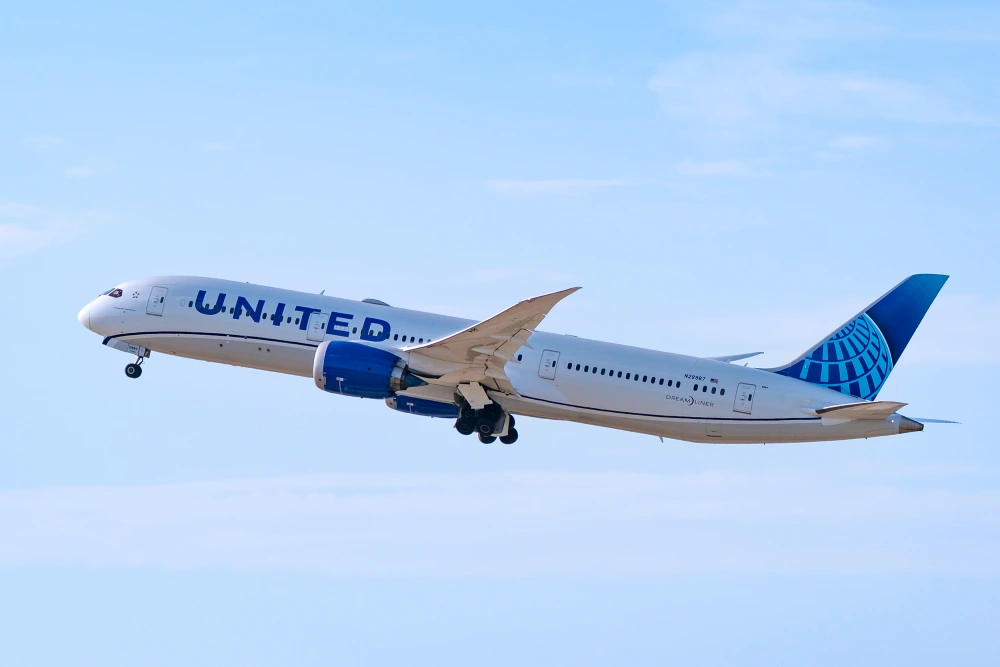 United flight with over 200 passengers declares 'mayday' with engine failure after takeoff from D.C.