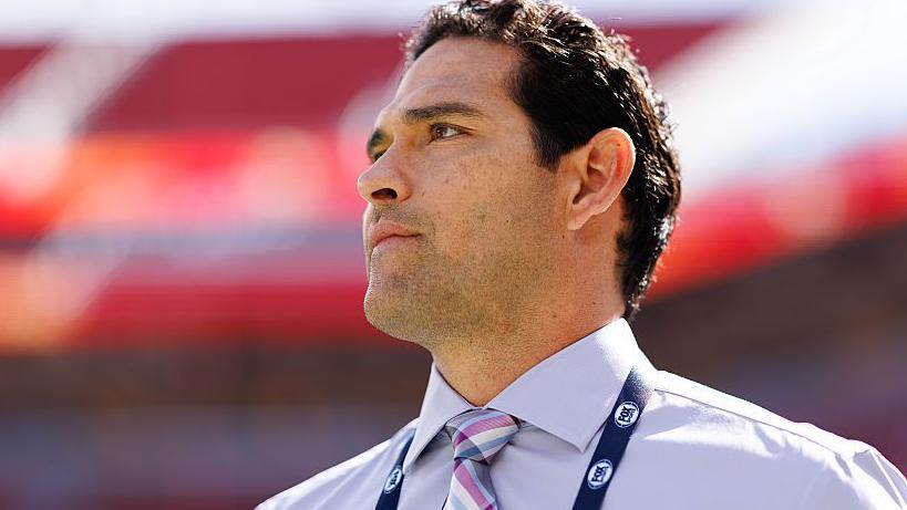 Mark Sanchez: From NFL Quarterback to Football Analyst – The Full Story 1 ijj