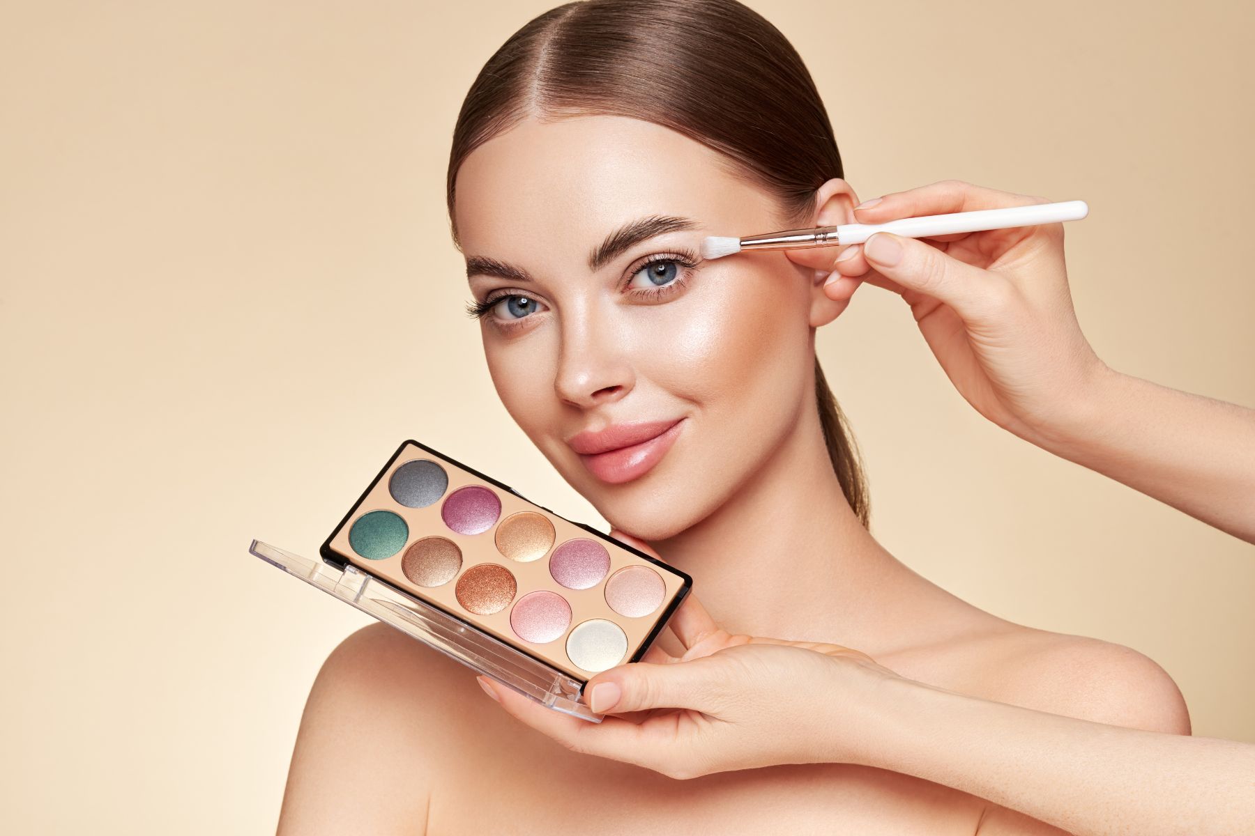 Makeup: The Ultimate Guide to Beauty, Confidence, and the Best Brands in 2025 1 makeup